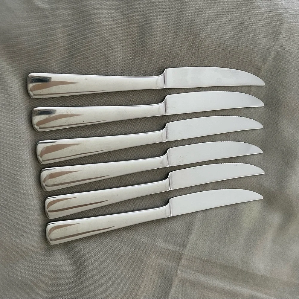 Oneida Dinner Knives (6) with Serrated Edge - Replacement - China AA -15
